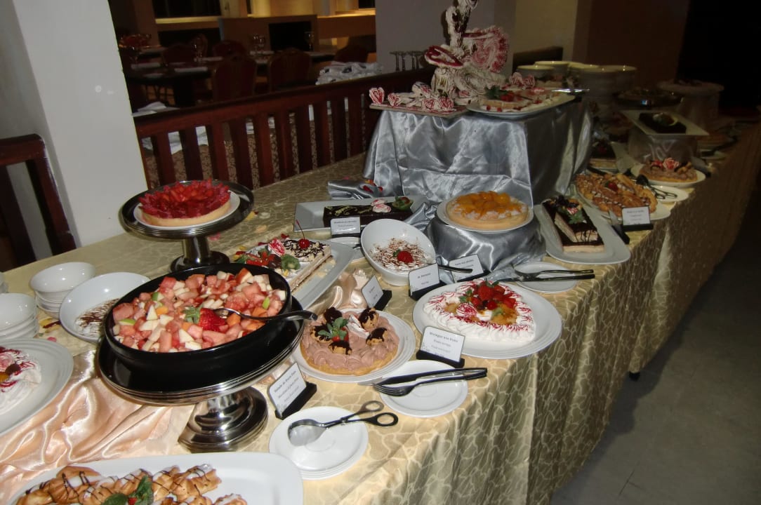Valentinstag Crystals Beach Resort Belle Mare, a member of Radisson Individuals