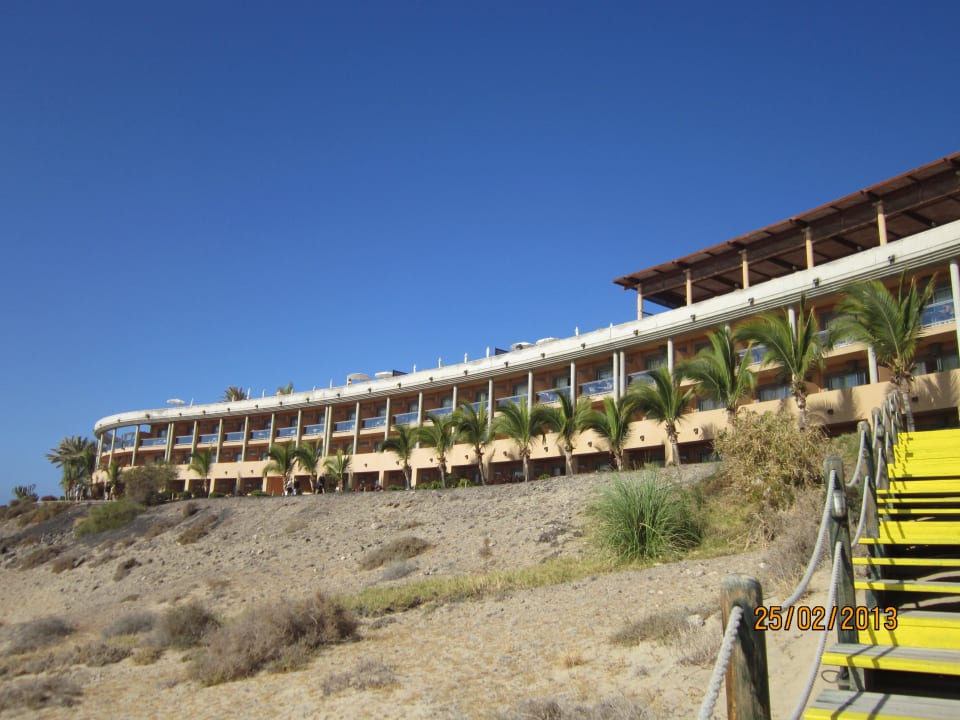 Blick von Strand zum Hotel Iberostar Selection Fuerteventura Palace