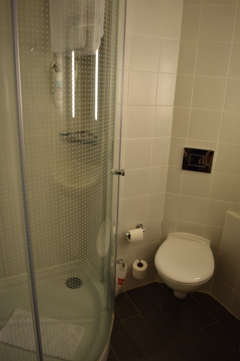 Einfaches Badezimmer ibis Hotel Ankara Airport