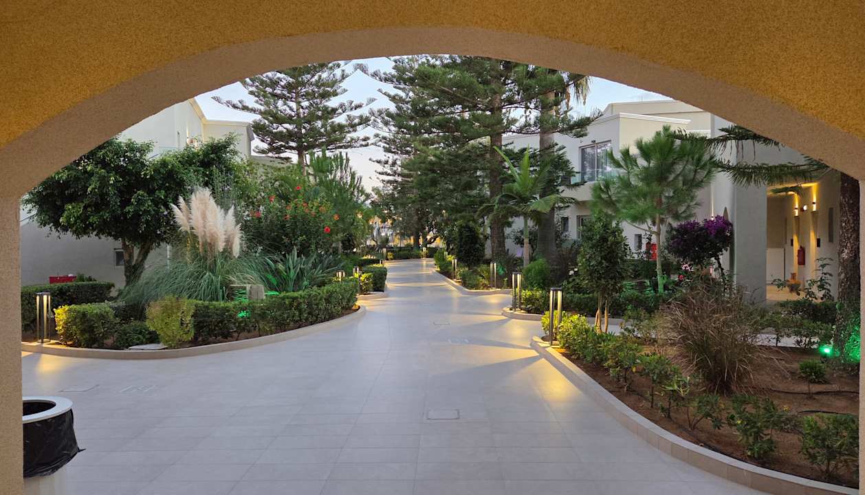 Gartenanlage Vantaris Luxury Beach Resort