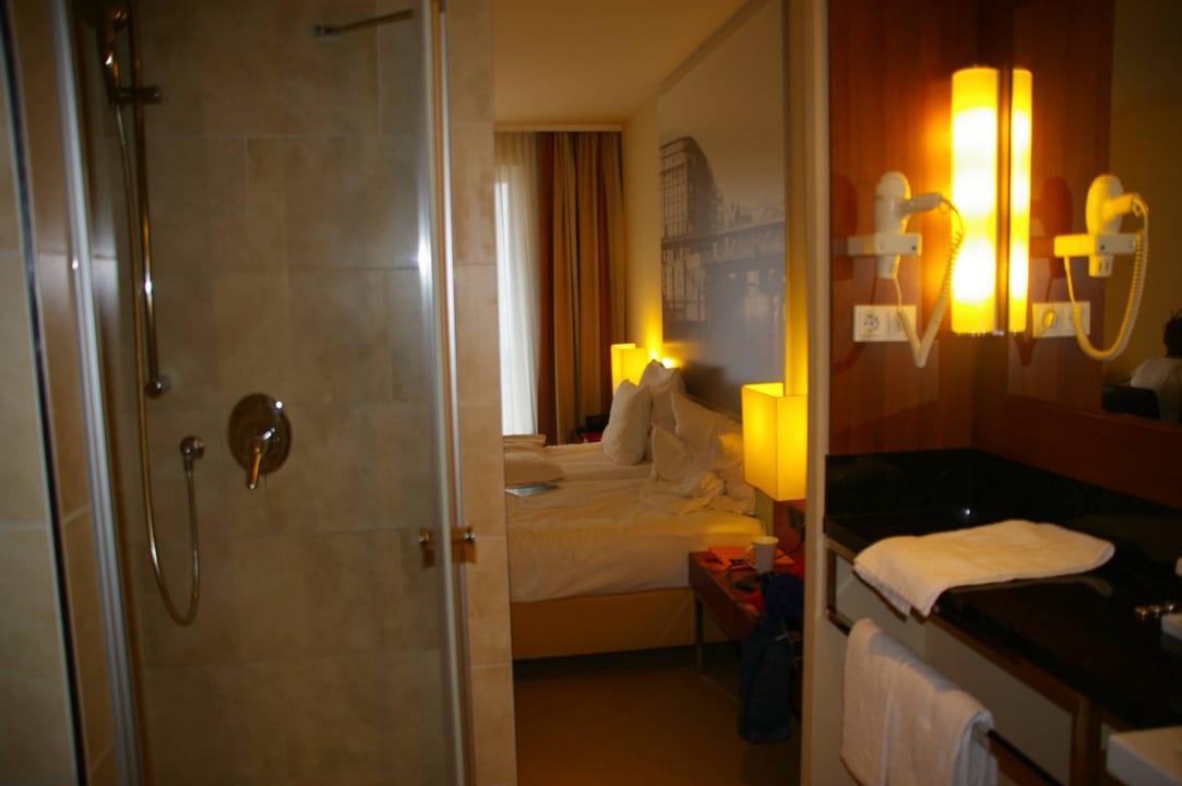 Offen zum Bad Lindner Hotel Hamburg Am Michel, part of JdV by Hyatt