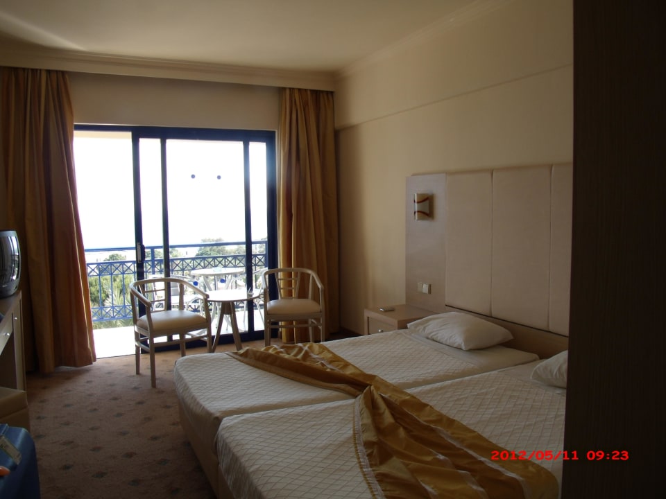 Doppelzimmer Meerblick Nr. 320 3. Etage Kresten Palace Hotel