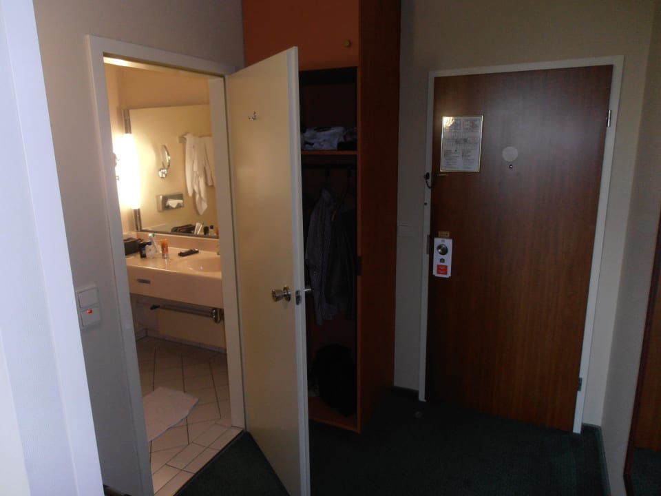 Прихожая Leoso Hotel Leverkusen