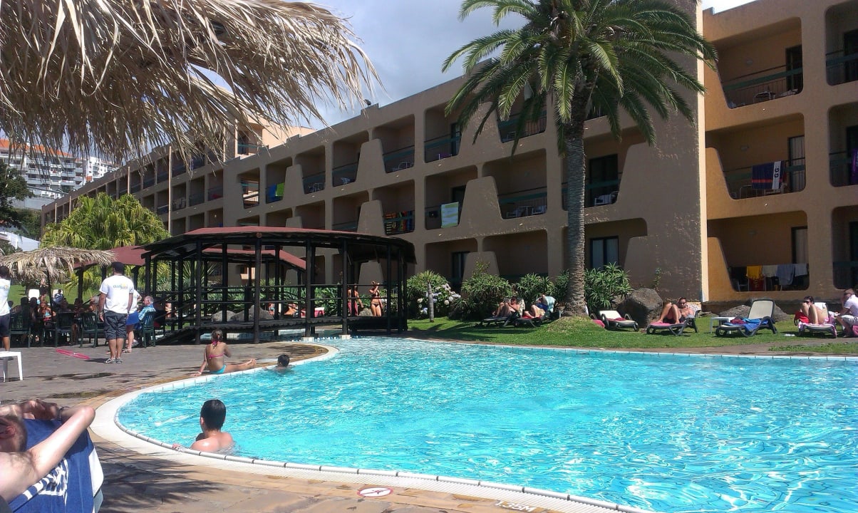 Większy basen Hotel Dom Pedro Garajau