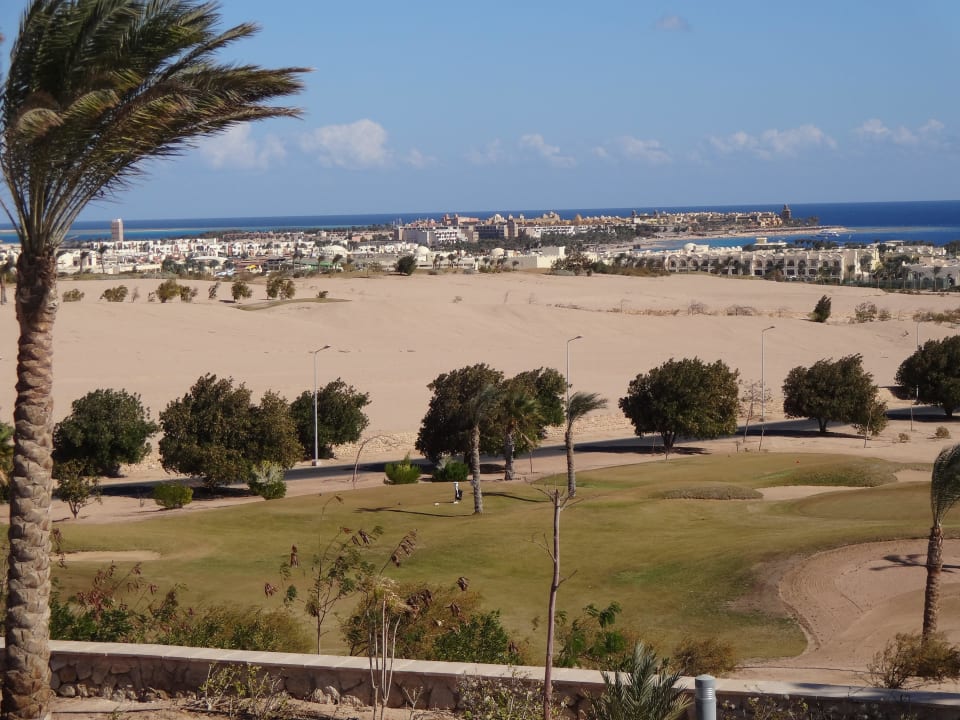 Um den Golfplatz ist Wüste Steigenberger Makadi Hotel - Adults only
