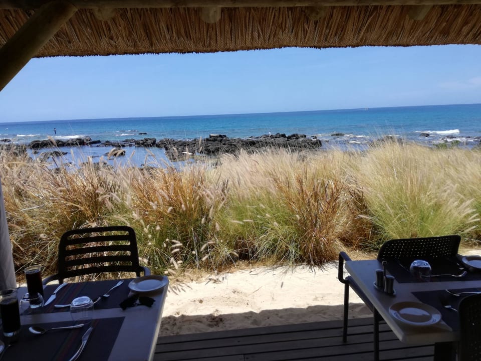 Mittag-Essen am Strand Anelia Resort & Spa