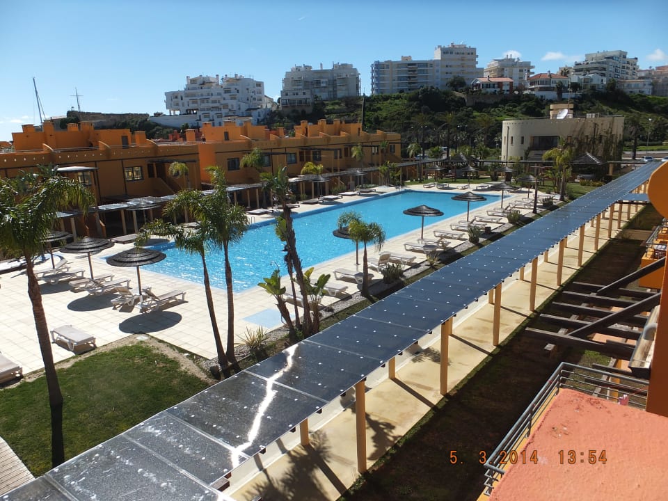 Neue Überdachung für Wege zum Hotel und Restaurant NH Marina Portimão Resort