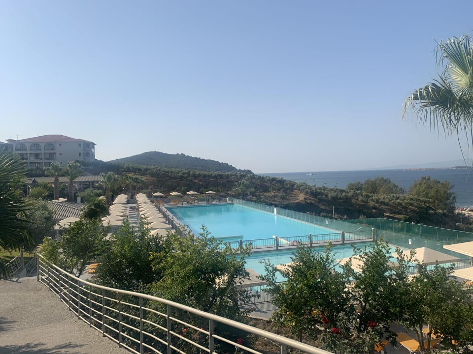 Pool Akrathos Beach Hotel