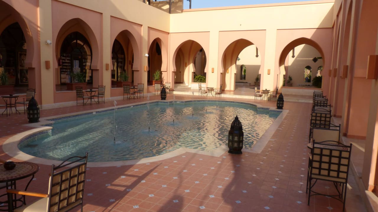 Aussenbereich der Lobby Steigenberger Coraya Beach - Adults only