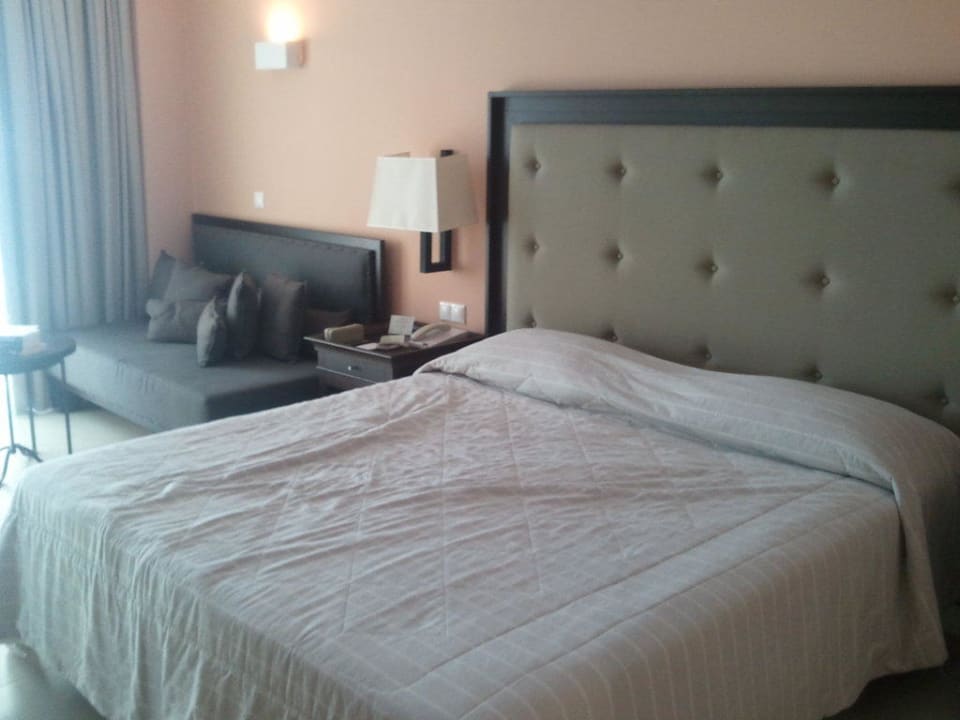 Schlafzimmer mit Sitzecke Atlantica Belvedere Resort