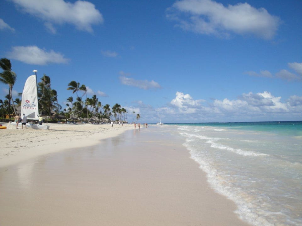 Blick vom Hotel nach links Punta Cana Princess All Suites Resort & Spa