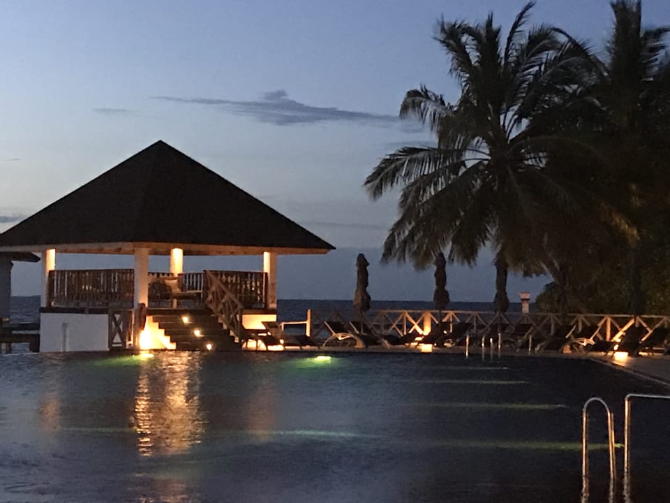 Pool Ellaidhoo Maldives by Cinnamon