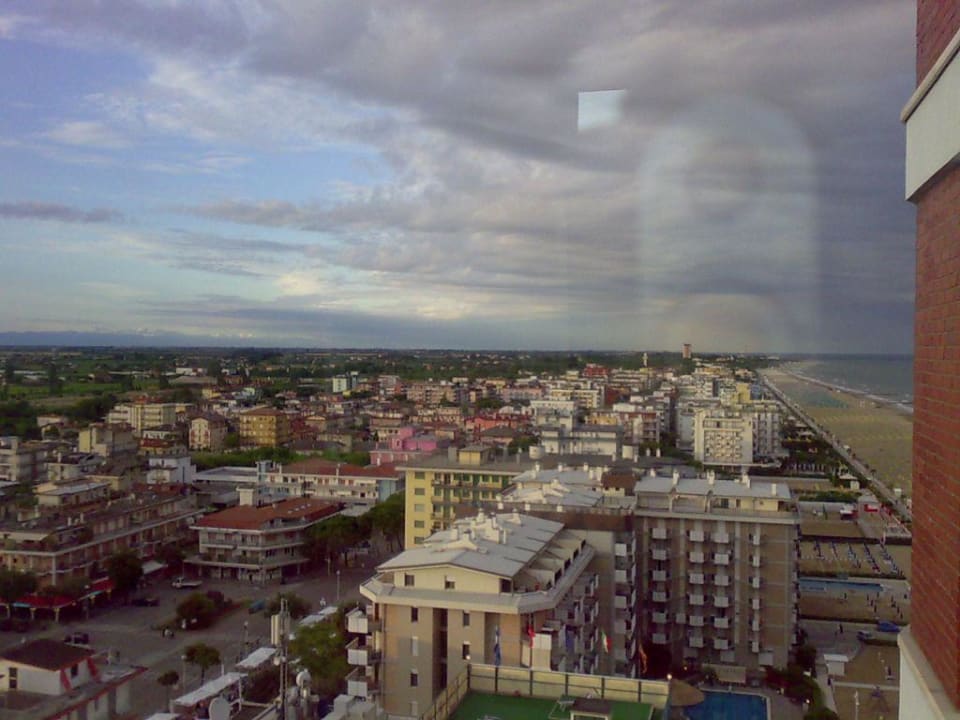Blick ins Hinterland und Piazza Milano Hotel Caravelle & MiniCaravelle