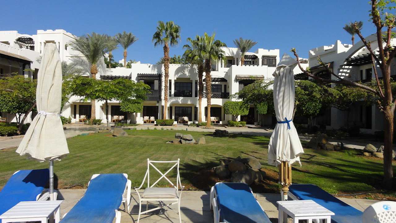 Hinter dem großen Pool Sharm Plaza