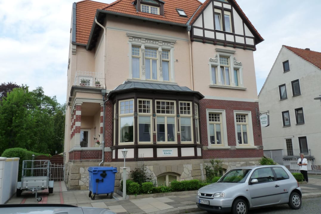 Hausfront von der Straße gesehen Gästehaus Klocke Hotel garni