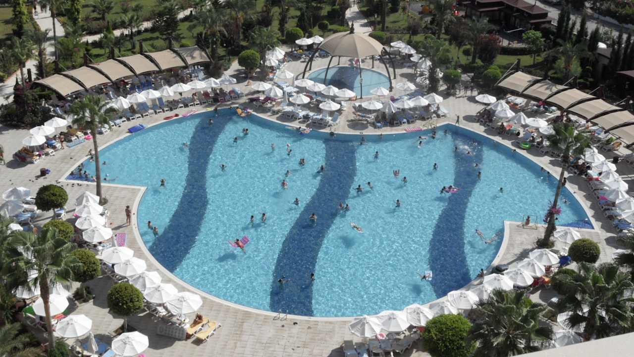 Toller Ausblick auf den Pool Saphir Resort & Spa