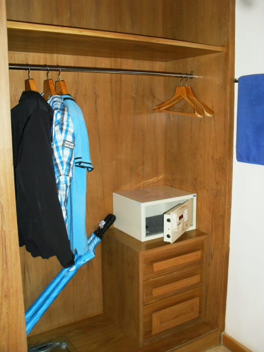 Kleiderschrank mit Safe Sai Kaew Beach Resort