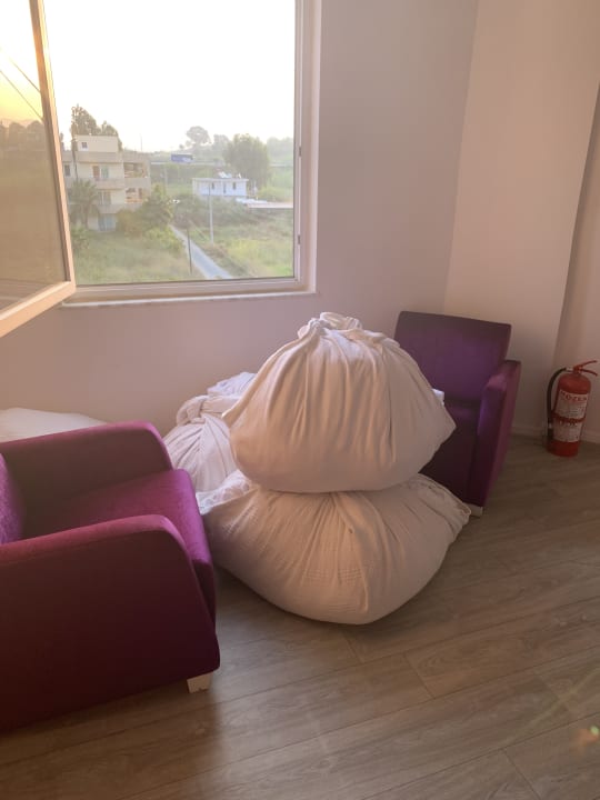 Außenansicht Skys Hotel