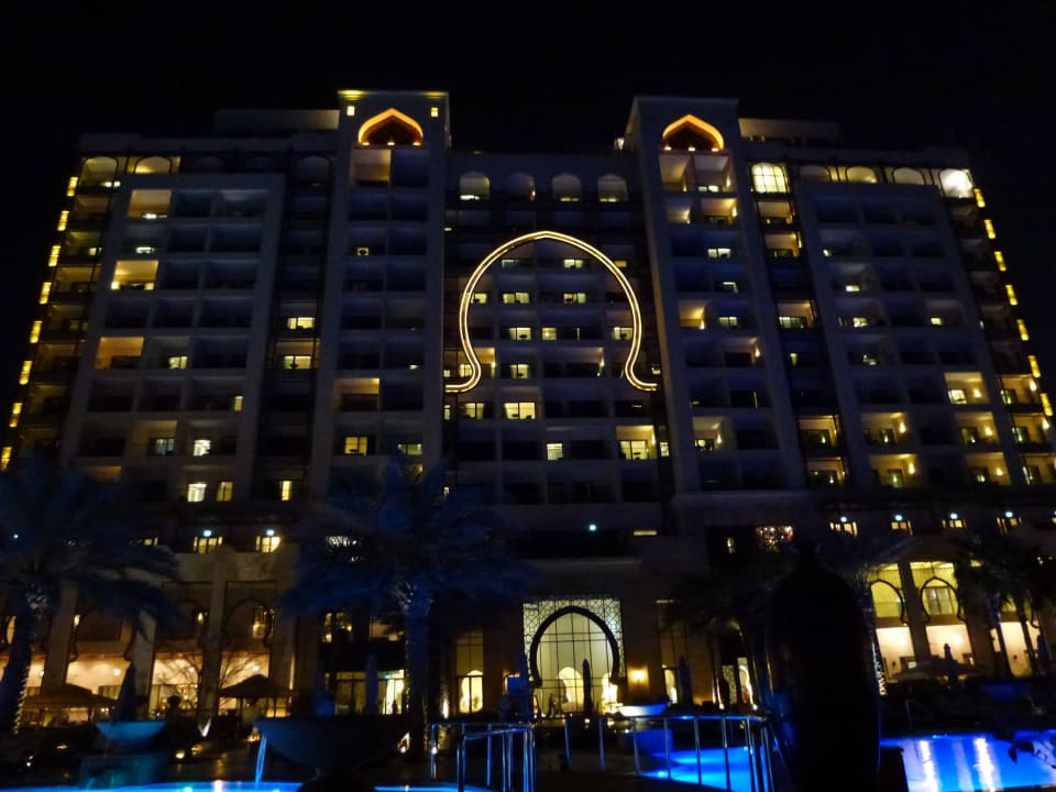 Abendbeleuchtung Ajman Saray, a Luxury Collection Resort