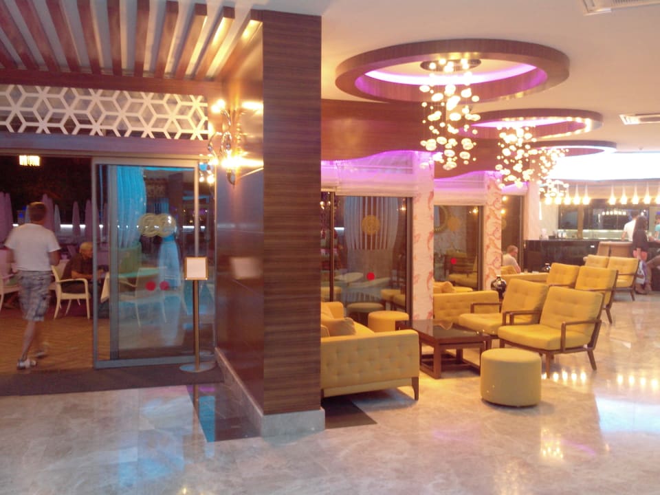 Lobby Hotel Grand Zaman Beach