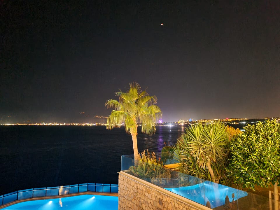 Pool Ramada Plaza Antalya