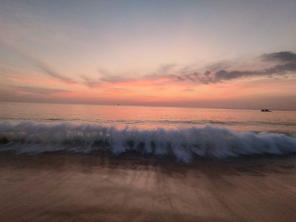 Strand Beyond Karon - Adults only 18+