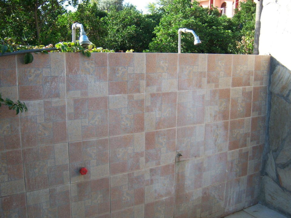 Duschen am Pool Hotel Magic Sun