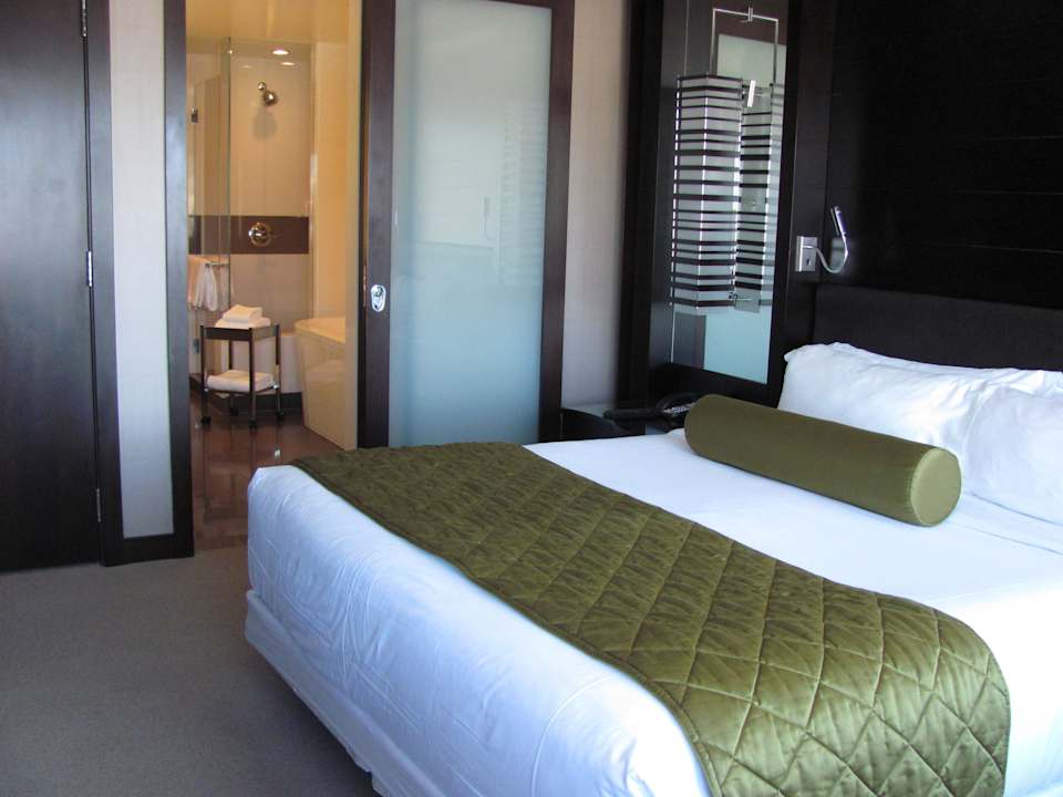 Suite mit Raumteiler und Blick zum Bellagio Vdara Hotel & Spa at CityCenter Las Vegas