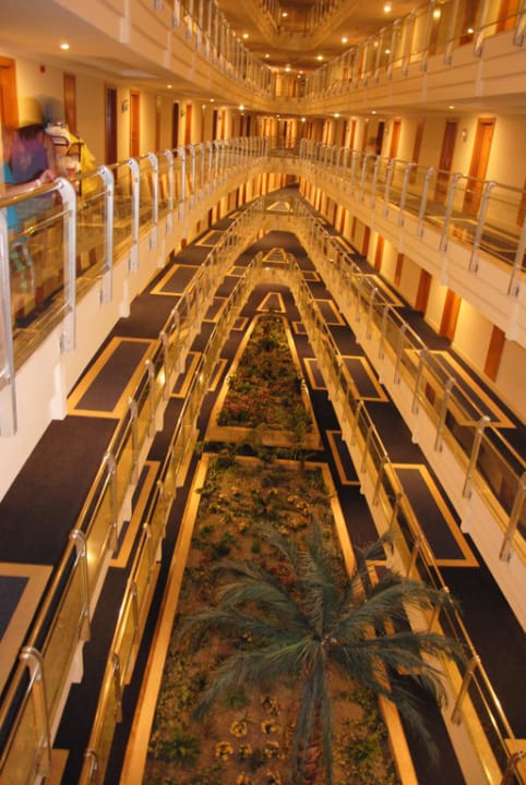Gang in Richtung Zimmer Crystal Admiral