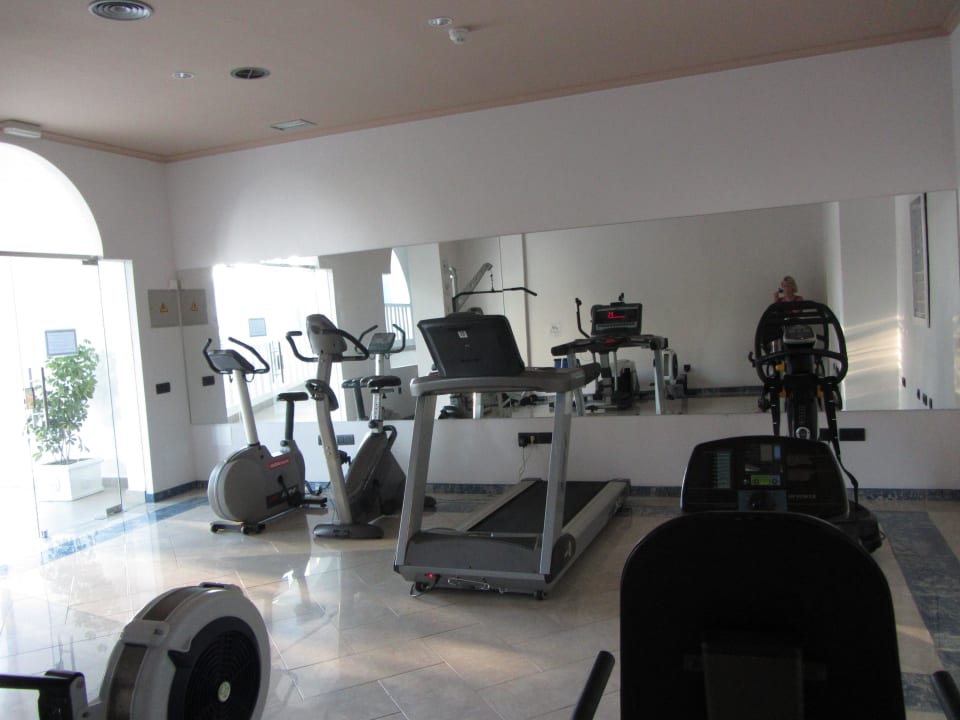Der moderne Fitnessraum Adrián Hoteles Colón Guanahaní - Adults only