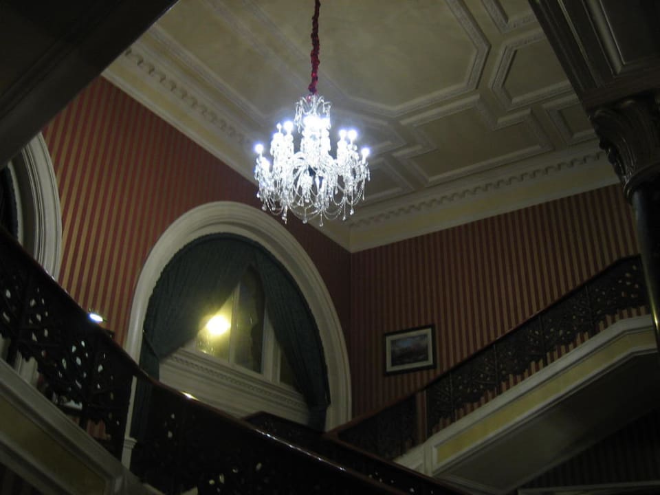 Kronleuchter The Caledonian Edinburgh, Curio Collection by Hilton