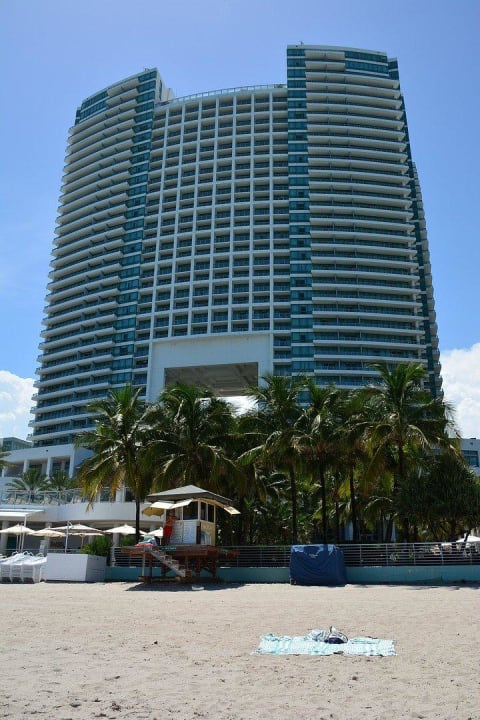 Vom Strand aus Diplomat Resort & Spa Hollywood, Curio Collection by Hilton