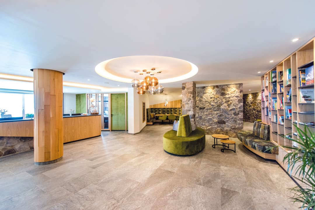 Lobby DAS ROYAL Obereggen