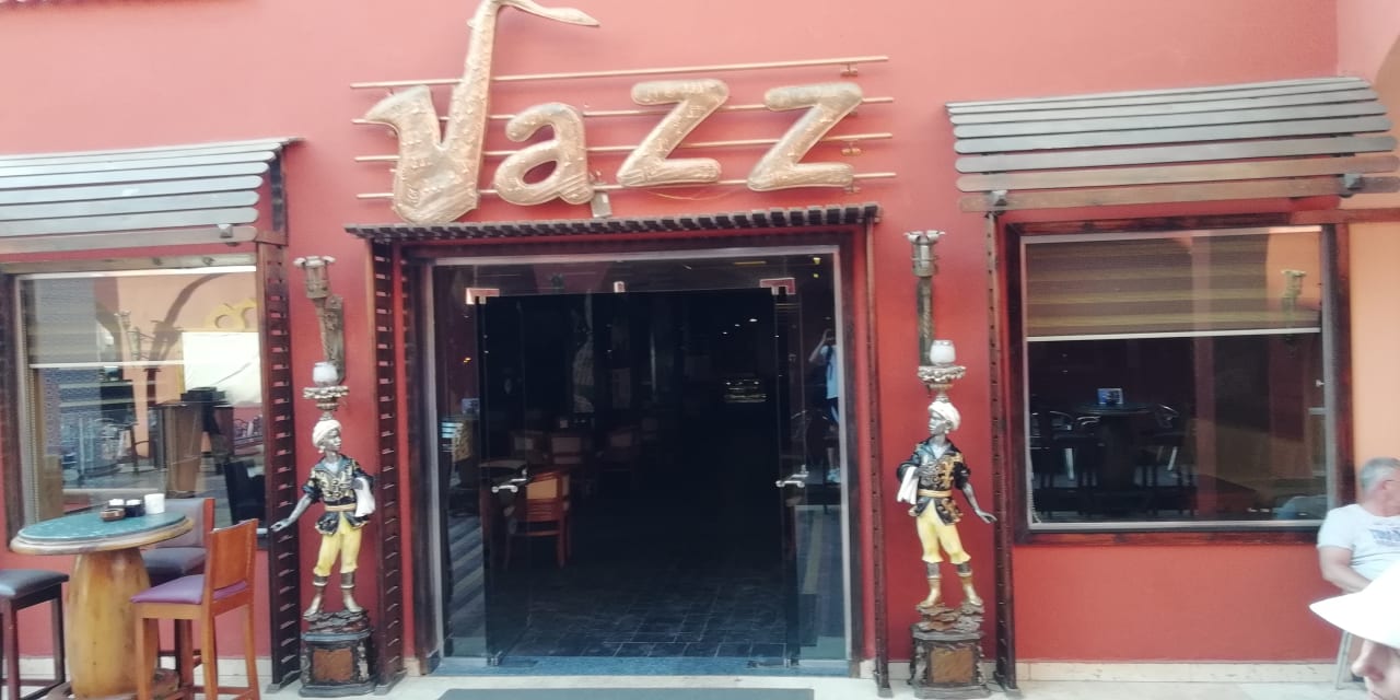Die Jazzbar mit lecker Kaffee (AI) Pickalbatros Alf Leila Wa Leila Resort - Neverland Hurghada