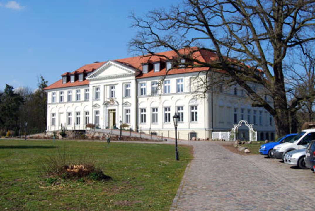 Ansicht Schloss Schorssow Seeschloss Schorssow