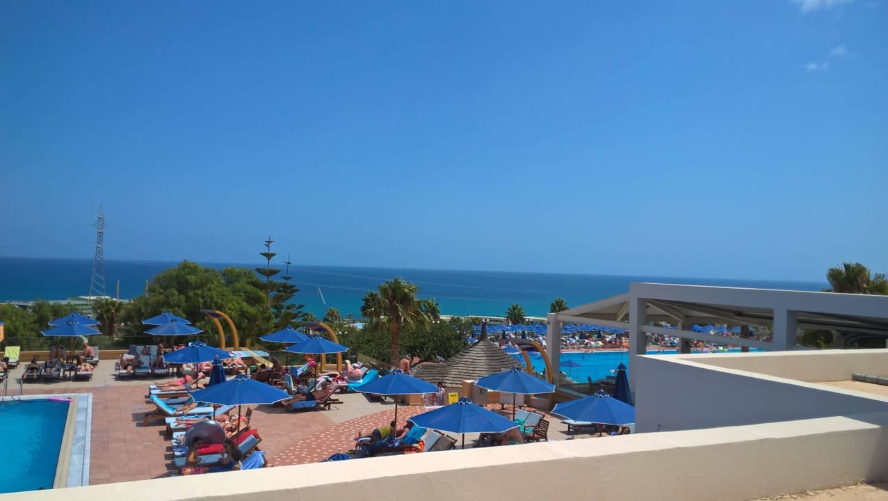 Blick vom Animationspool auf das Meer. Royal & Imperial Belvedere Resort