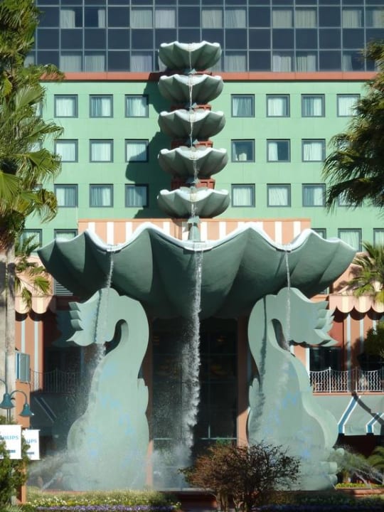 Brunnenkaskade über die Fassade Walt Disney World Dolphin Resort