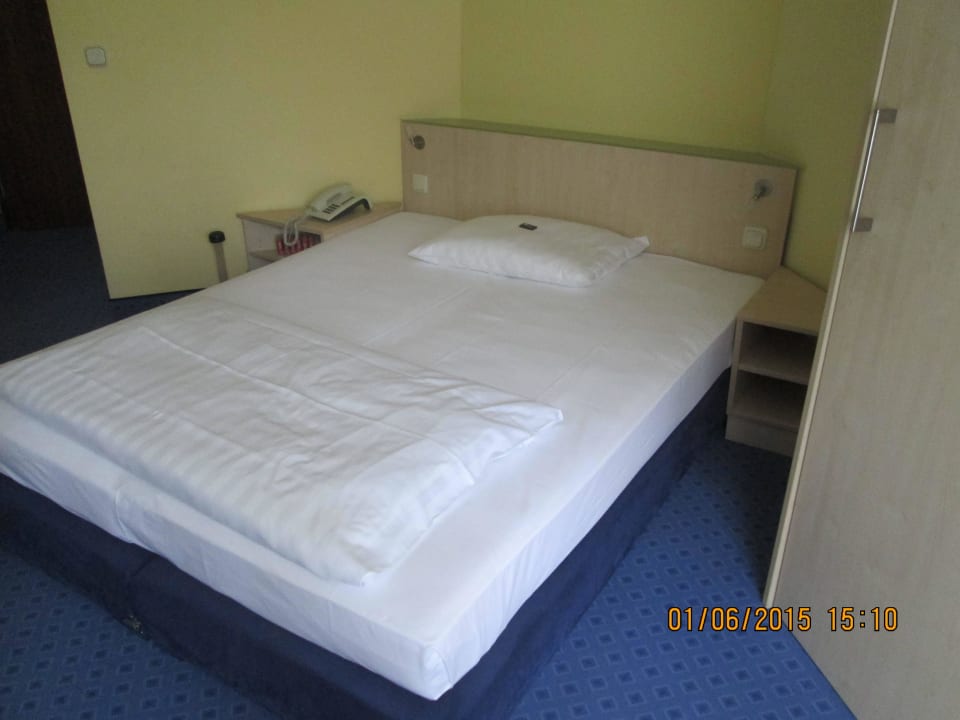 Bett für eine Person ACHAT Hotel Suhl
