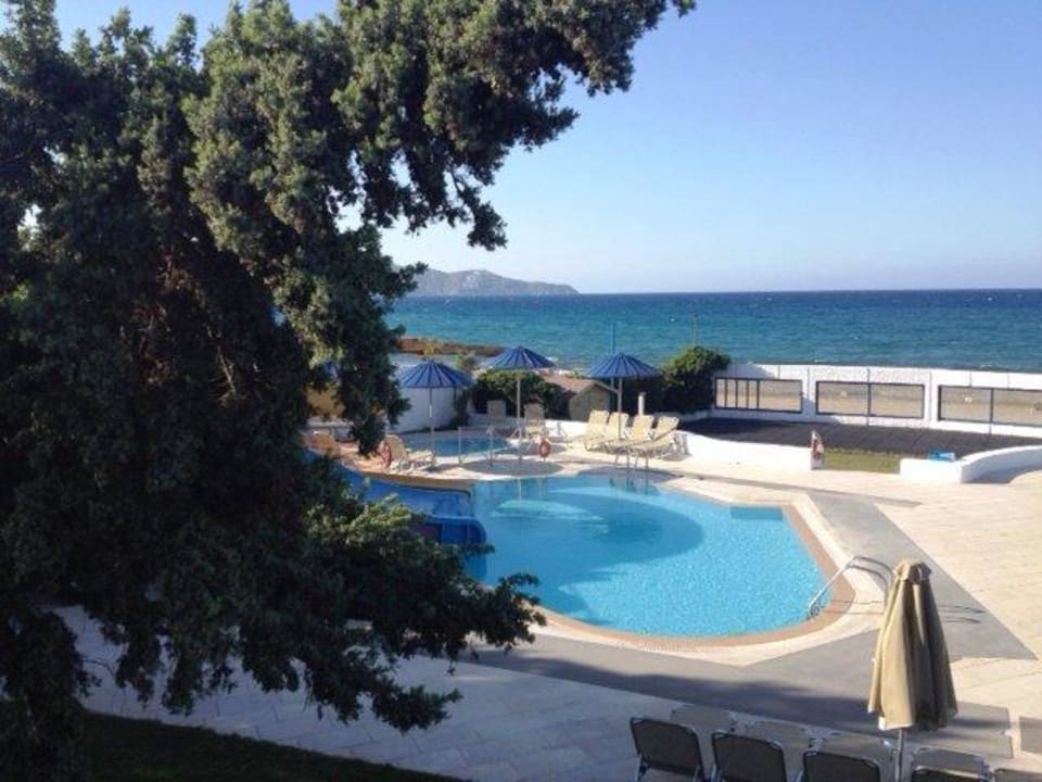 Kinderpool vom Balkon Apollonia Beach Resort & Spa
