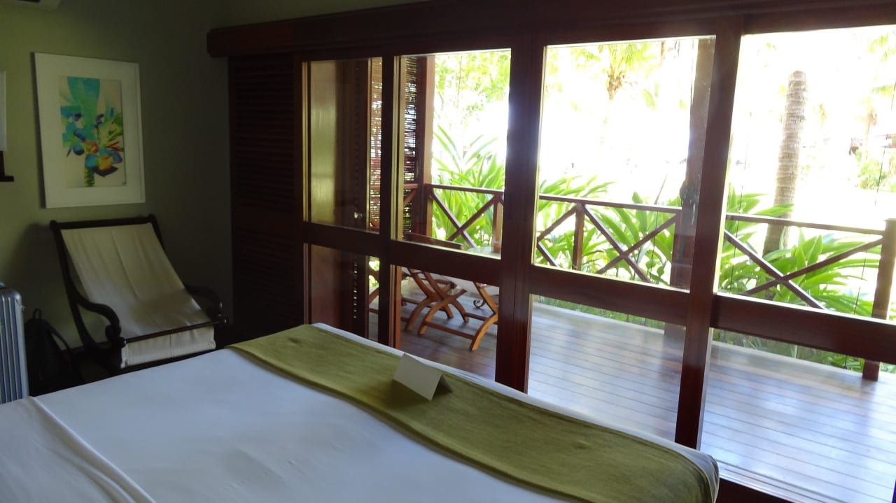 Blick zur Terrasse und Garten Paradise Sun