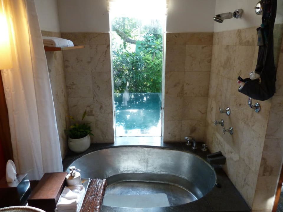 Wanne im deluxe Pool Bungalow Maya Ubud Resort & Spa Bali