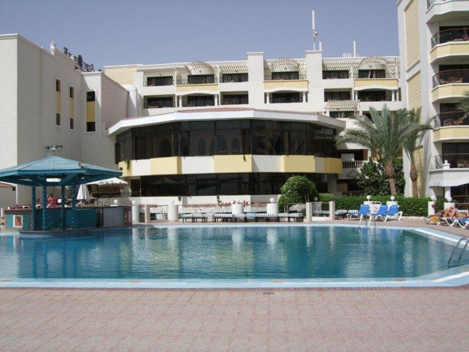 Poolblick zum Restaurant SUNRISE Holidays Resort (Adults Only)