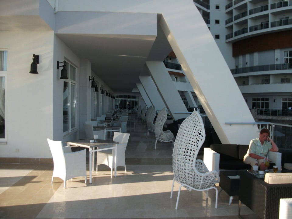 Eine von vielen Möglichkeiten aussen zu sietzen Seaden Sea Planet Resort & Spa