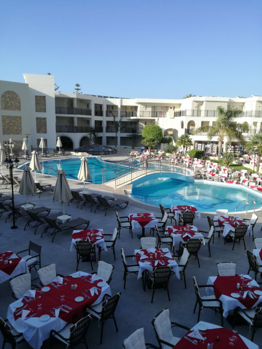 Pool Vantaris Palace