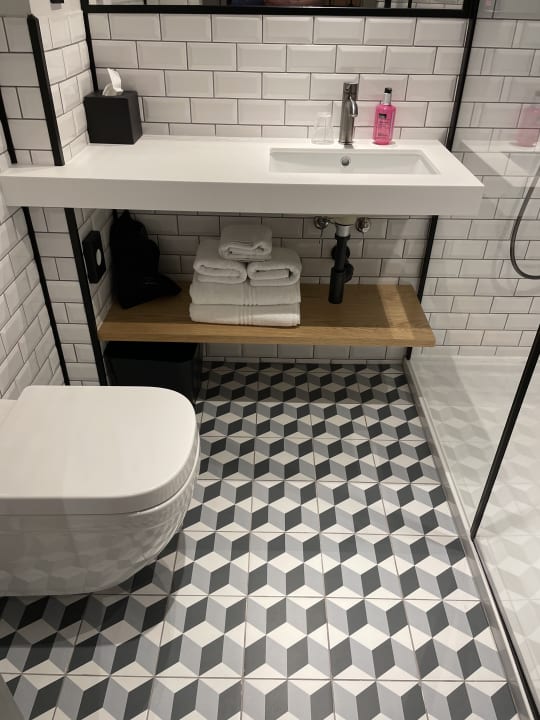 Zimmer Moxy Lisbon City