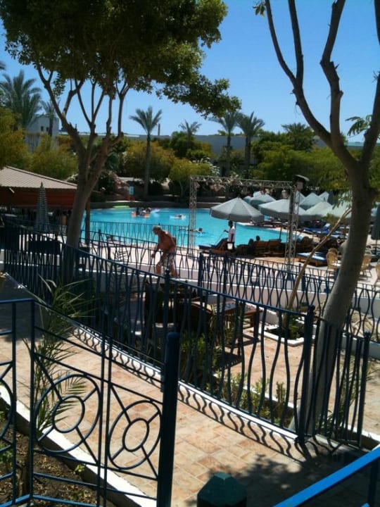 Jeden z czterech basenów Sultan Gardens Resort