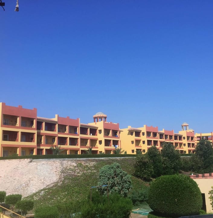 Blick zu den 5000er Zimmern Malikia Resort Abu Dabbab