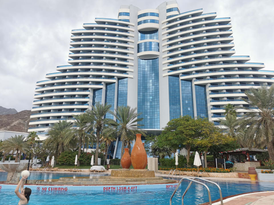 Außenansicht Hotel Le Meridien Al Aqah Beach Resort