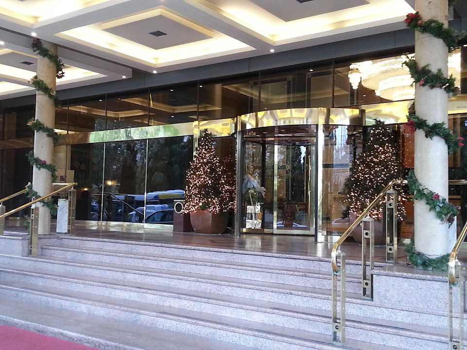 Hoteleingang Divani Caravel Hotel