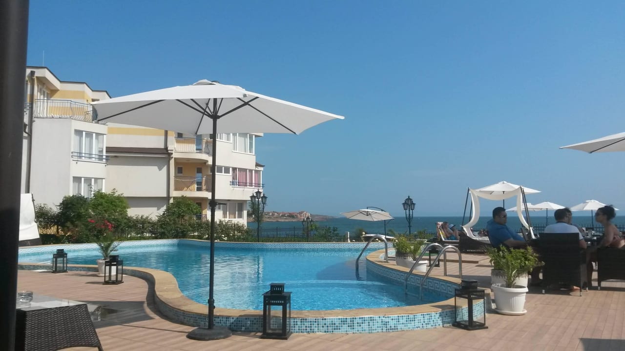 Blick aus dem Restaurant auf den Pool Hotel Relax